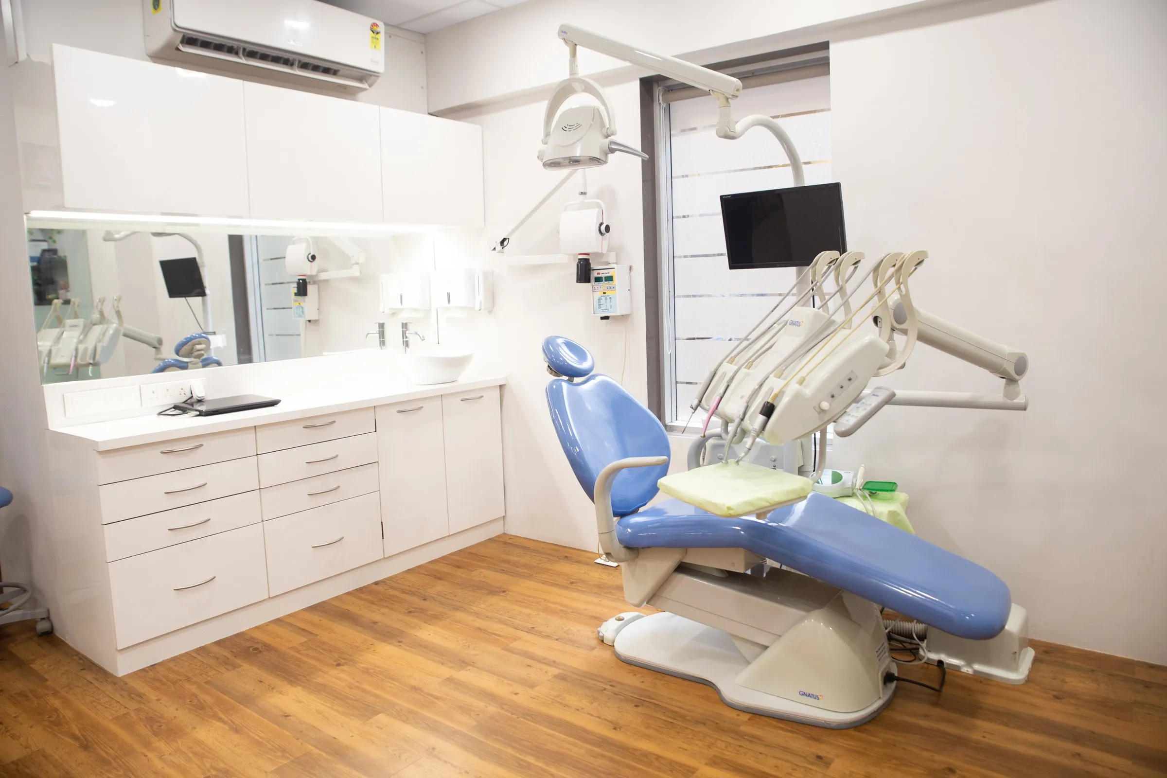 Treatment room at i-Smile Dental Clinic, Ghatkopar East