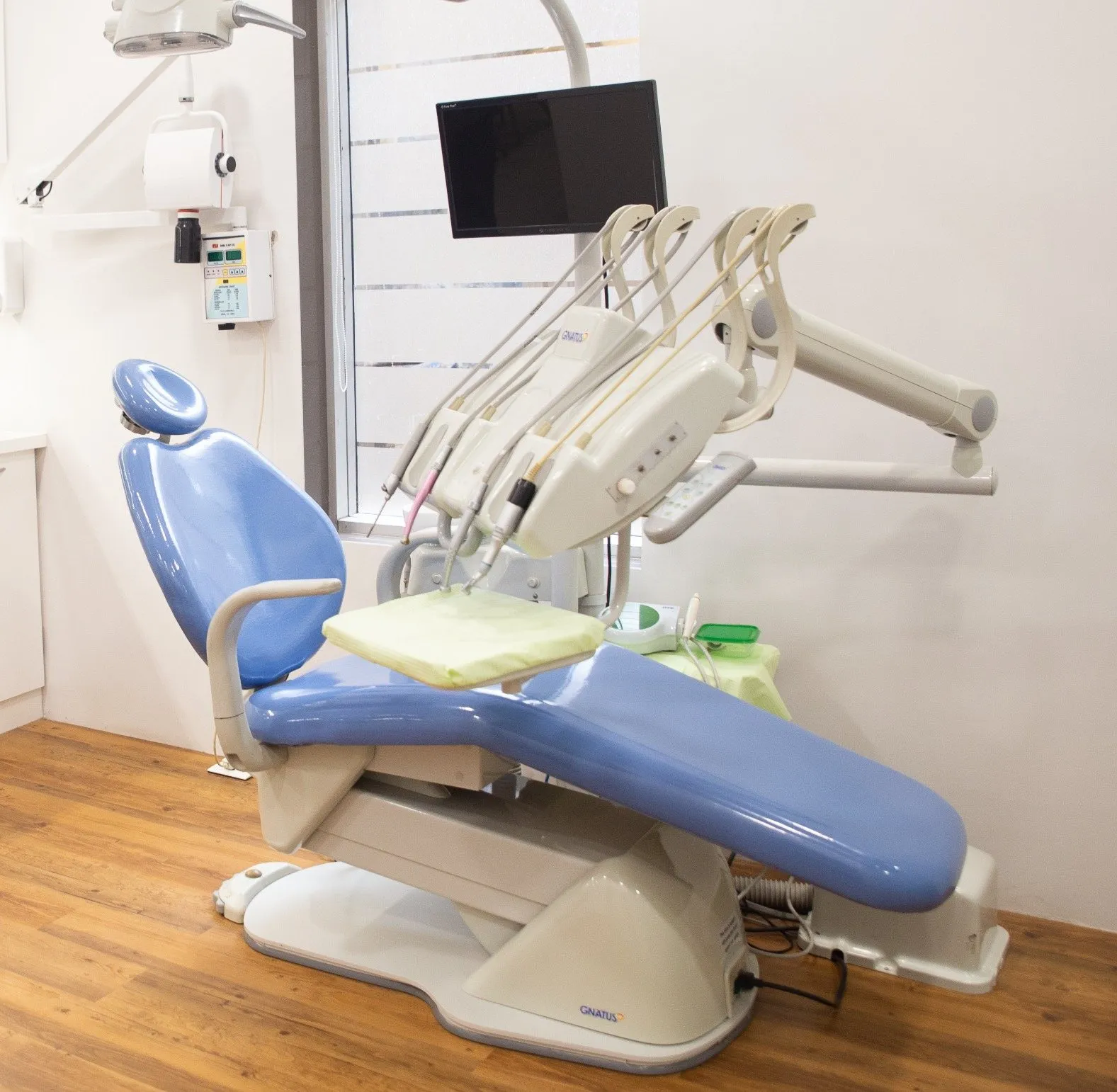 Dental chair and cleaning instruments ready for a patient at i-Smile Dental Clinic, Ghatkopar East