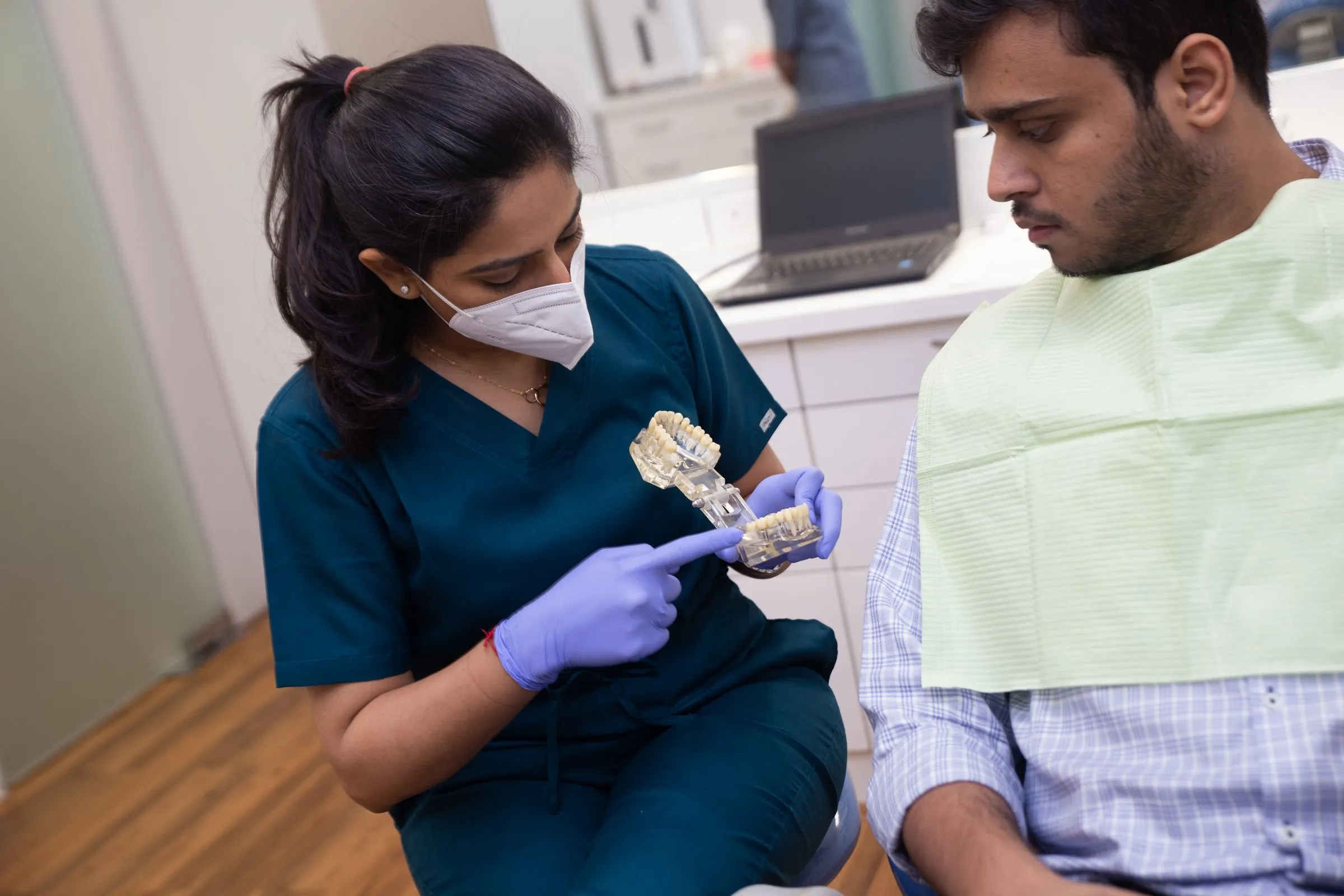 Dr. Upasana Gosalia explaining veneer options with a dental model at i-Smile, Ghatkopar East