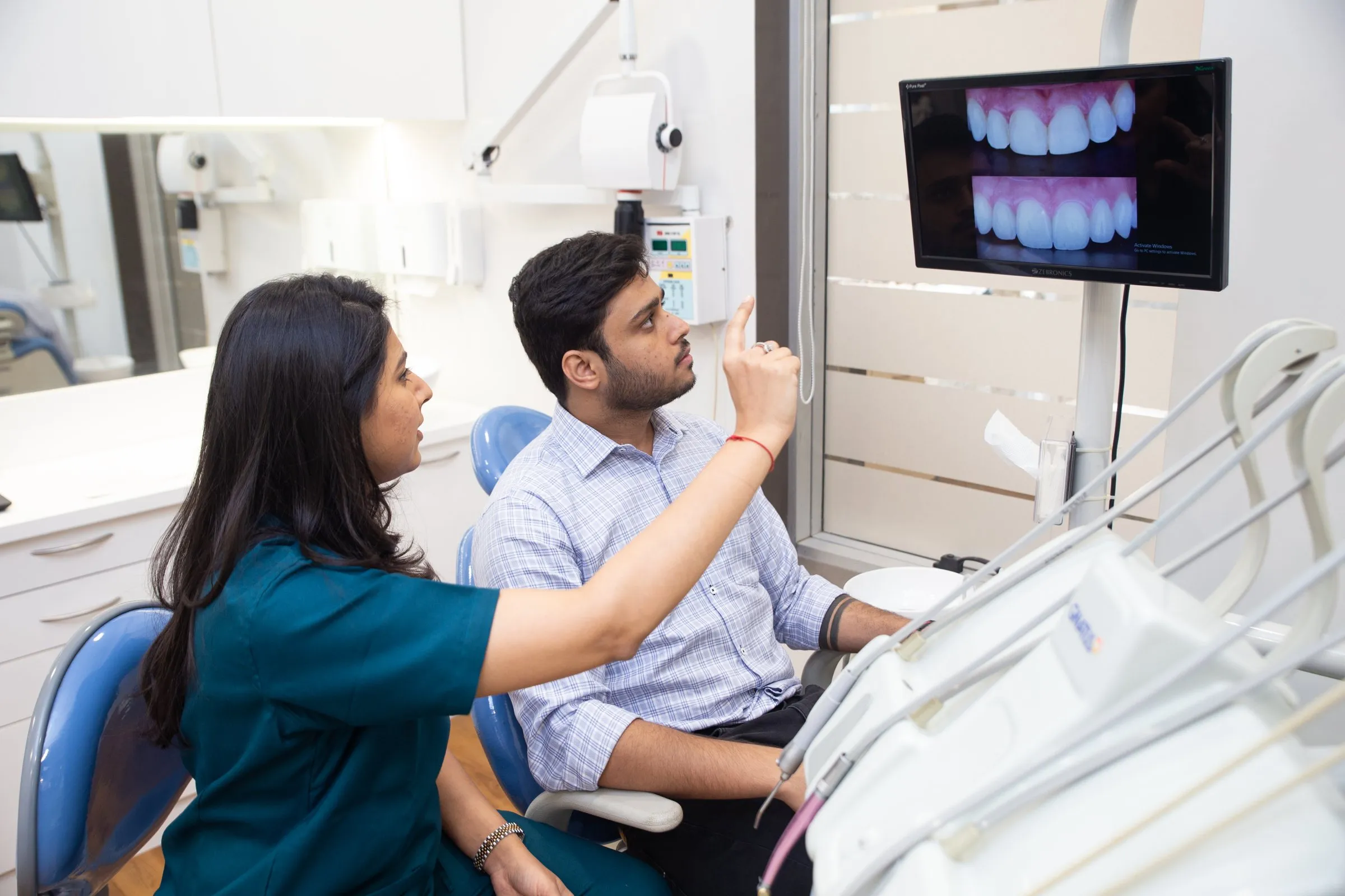 Patient viewing intraoral camera images on a screen at i-Smile